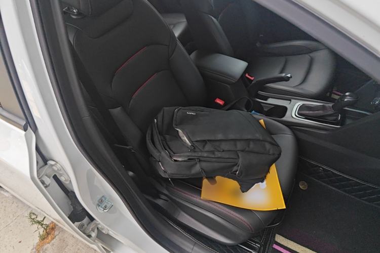 Used Chevrolet Monza 2020 Light Hybrid RS 330T Automatic Comfort Edition Right Front Seat