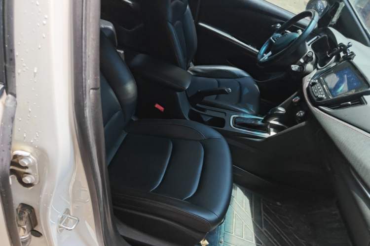 Used Chevrolet Monza 2020 Light Hybrid RS 330T Automatic Comfort Edition Right Front Seat