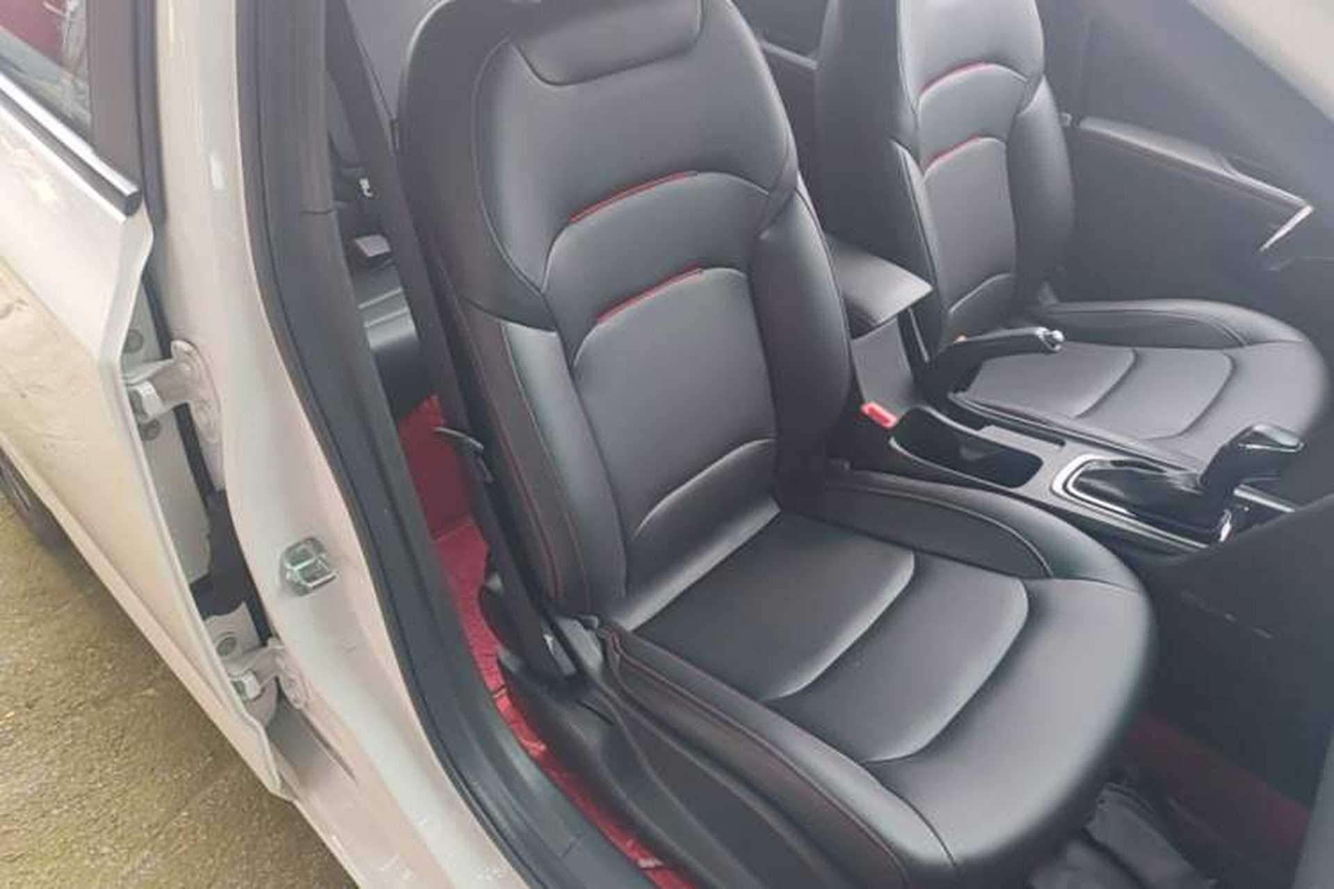 Used Chevrolet Monza 2020 Light Hybrid RS 330T Automatic Comfort Edition Right Front Seat
