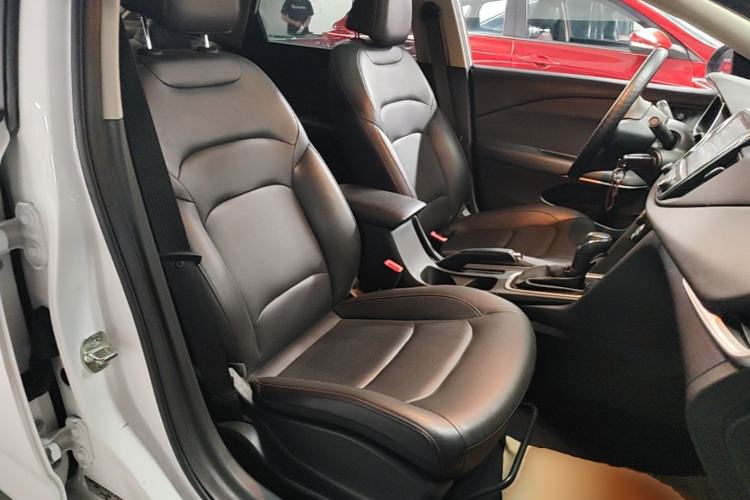 Used Chevrolet Monza 2020 Light Hybrid Redline 320T Dual-Clutch Thrilling Edition Right Front Seat