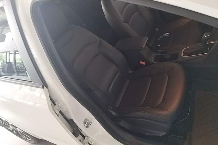 Used Chevrolet Monza 2020 Light Hybrid RS 330T Automatic Comfort Edition Right Front Seat