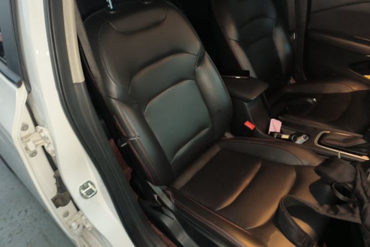 Used Chevrolet Monza 2020 Light Hybrid Redline 320T Dual-Clutch Thrilling Edition Right Front Seat