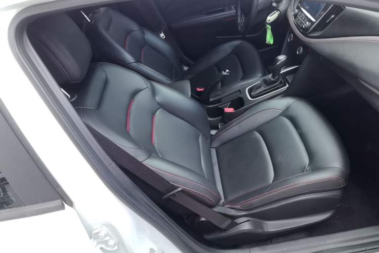 Used Chevrolet Monza 2020 Light Hybrid RS 330T Automatic Comfort Edition Right Front Seat