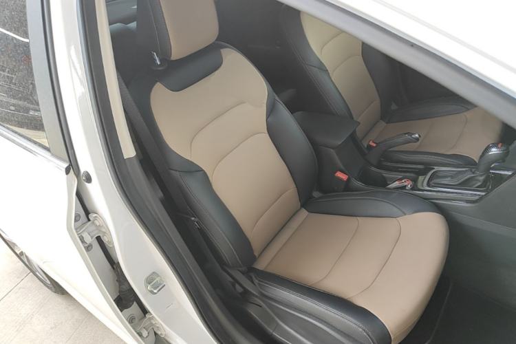 Used Chevrolet Monza 2020 320 Automatic Enjoyment Edition Right Front Seat