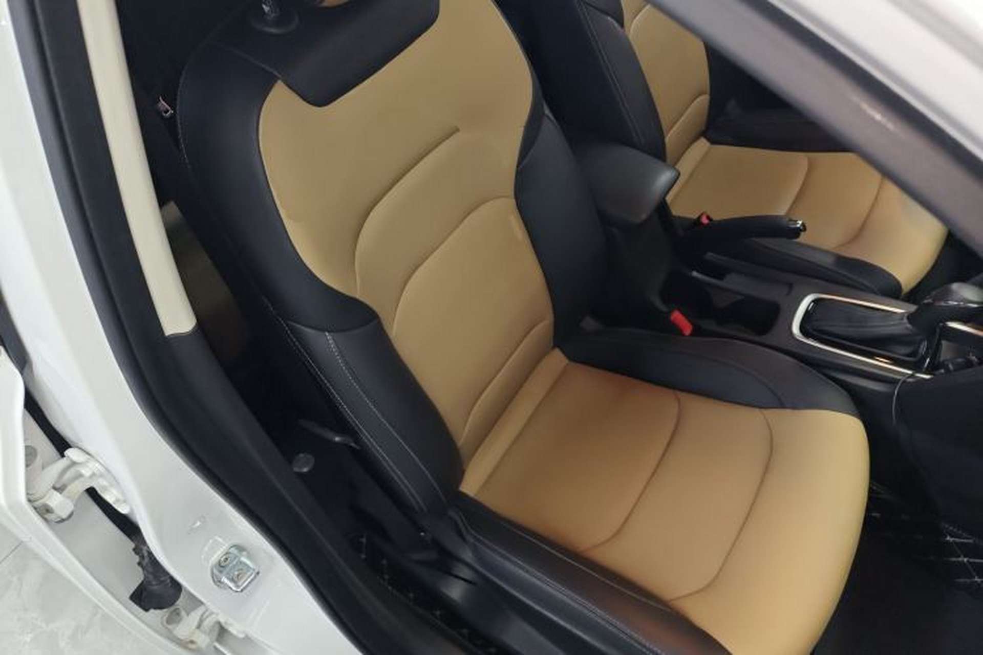 Used Chevrolet Monza 2020 320 Automatic Enjoyment Edition Right Front Seat
