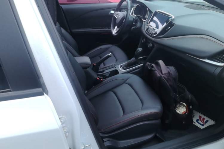 Used Chevrolet Monza 2020 Light Hybrid RS 330T Automatic Comfort Edition Right Front Seat