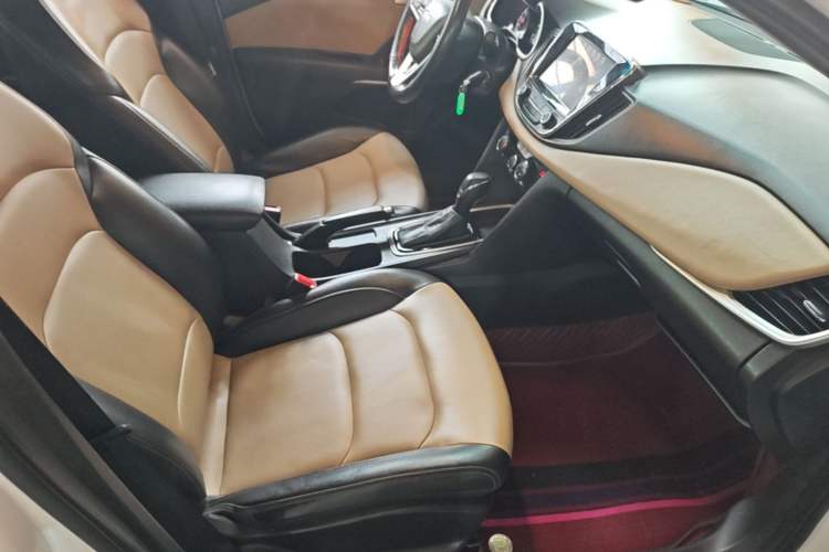 Used Chevrolet Monza 2020 320 Automatic Enjoyment Edition Right Front Seat
