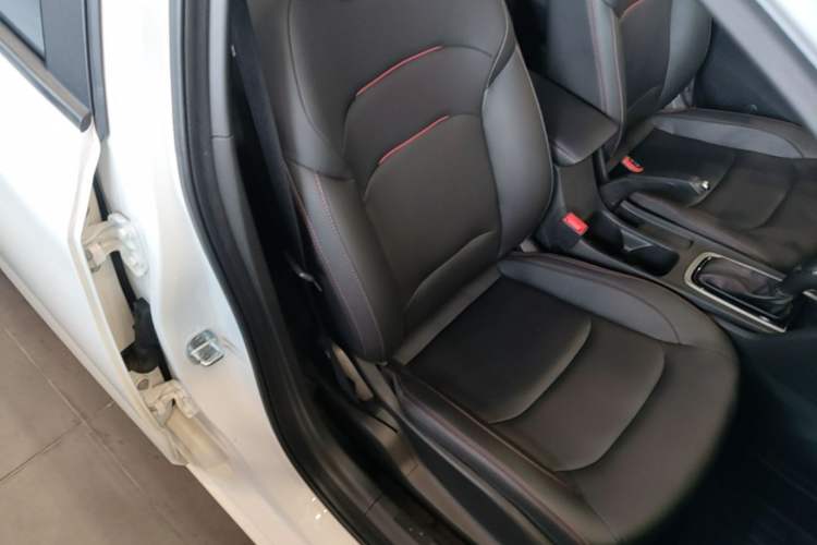 Used Chevrolet Monza 2020 Light Hybrid RS 330T Automatic Comfort Edition Right Front Seat