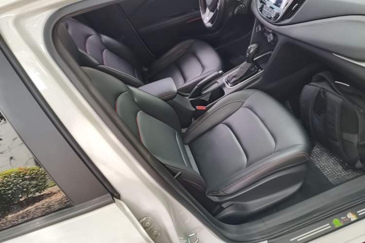 Used Chevrolet Monza 2020 Light Hybrid RS 330T Automatic Comfort Edition Right Front Seat