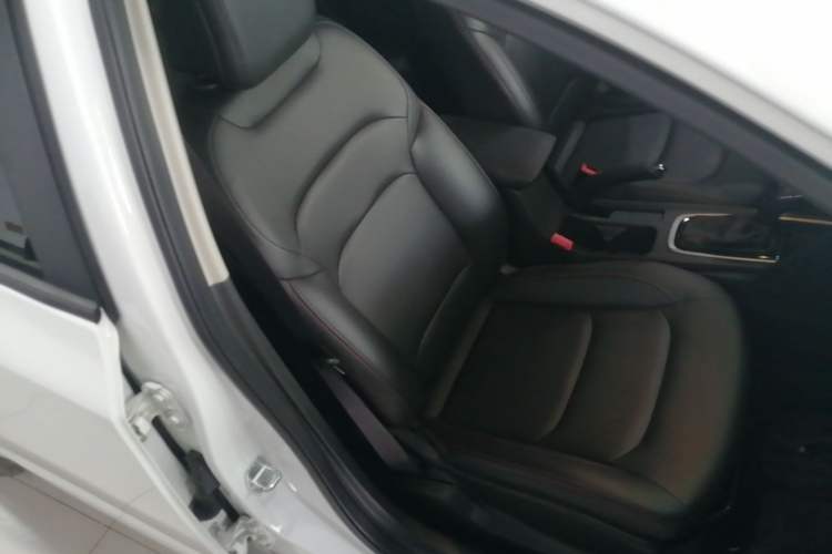 Used Chevrolet Monza 2020 Light Hybrid Redline 320T Dual-Clutch Joyful Edition Right Front Seat
