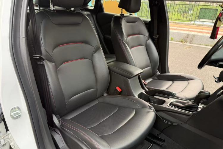 Used Chevrolet Monza 2020 Light Hybrid RS 330T Automatic Comfort Edition Right Front Seat