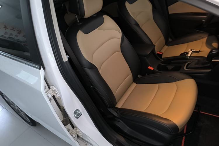 Used Chevrolet Monza 2020 320 Automatic Enjoyment Edition Right Front Seat