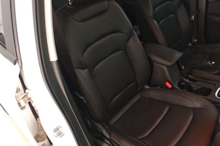 Used Chevrolet Monza 2020 Light Hybrid Redline 320T Dual-Clutch Joyful Edition Right Front Seat