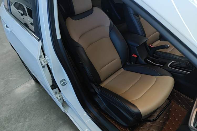 Used Chevrolet Monza 2020 320 Automatic Enjoyment Edition Right Front Seat