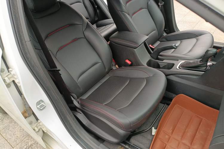 Used Chevrolet Monza 2020 Light Hybrid RS 330T Automatic Comfort Edition Right Front Seat