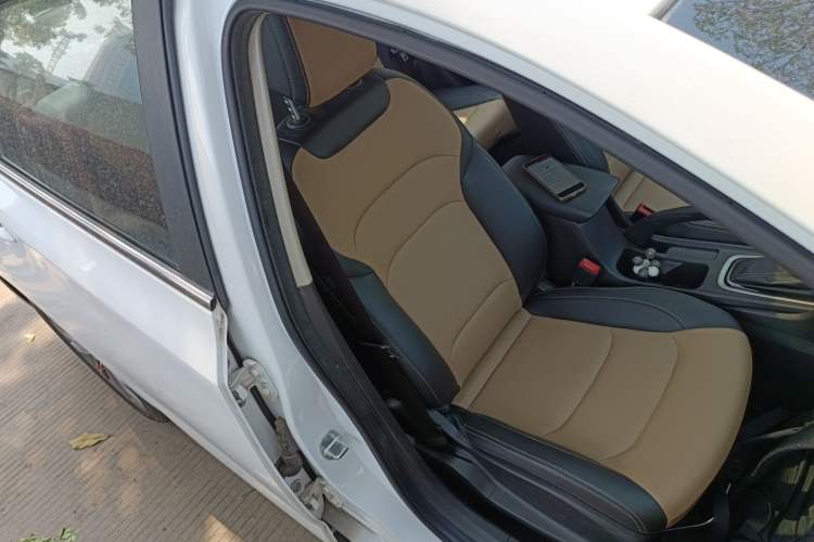 Used Chevrolet Monza 2020 320 Automatic Enjoyment Edition Right Front Seat