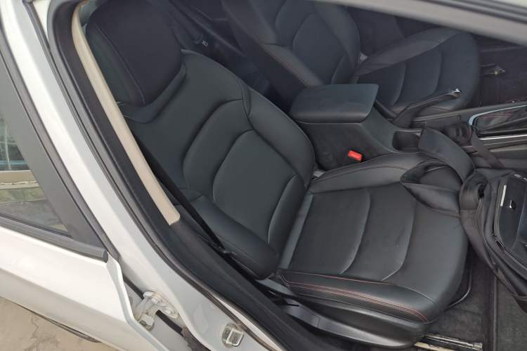 Used Chevrolet Monza 2020 Light Hybrid Redline 320T Dual-Clutch Joyful Edition Right Front Seat