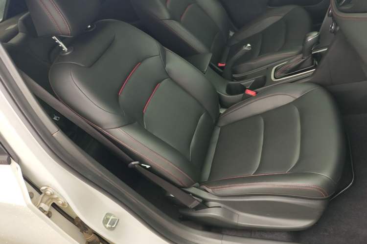 Used Chevrolet Monza 2020 Light Hybrid RS 330T Automatic Comfort Edition Right Front Seat