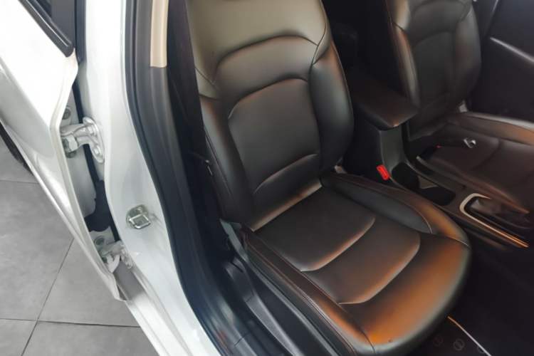 Used Chevrolet Monza 2020 Light Hybrid Redline 320T Dual-Clutch Thrilling Edition Right Front Seat