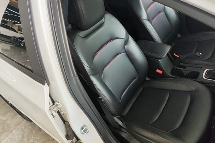 Used Chevrolet Monza 2020 Light Hybrid RS 330T Automatic Comfort Edition Right Front Seat