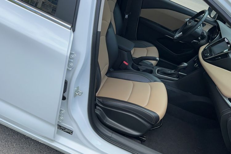 Used Chevrolet Monza 2020 320 Automatic Enjoyment Edition Right Front Seat