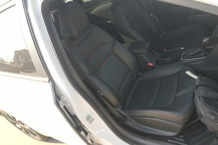 Used Chevrolet Monza 2020 Light Hybrid RS 330T Automatic Comfort Edition Right Front Seat