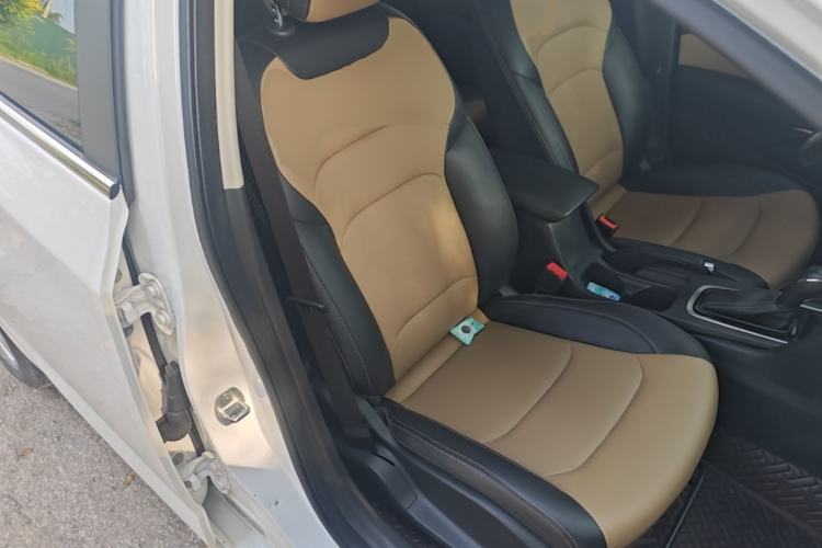 Used Chevrolet Monza 2020 320 Automatic Enjoyment Edition Right Front Seat