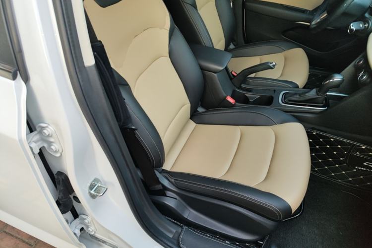 Used Chevrolet Monza 2020 320 Automatic Enjoyment Edition Right Front Seat