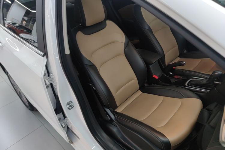 Used Chevrolet Monza 2020 320 Automatic Enjoyment Edition Right Front Seat