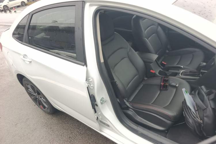 Used Chevrolet Monza 2020 Light Hybrid Redline 320T Dual-Clutch Joyful Edition Right Front Seat