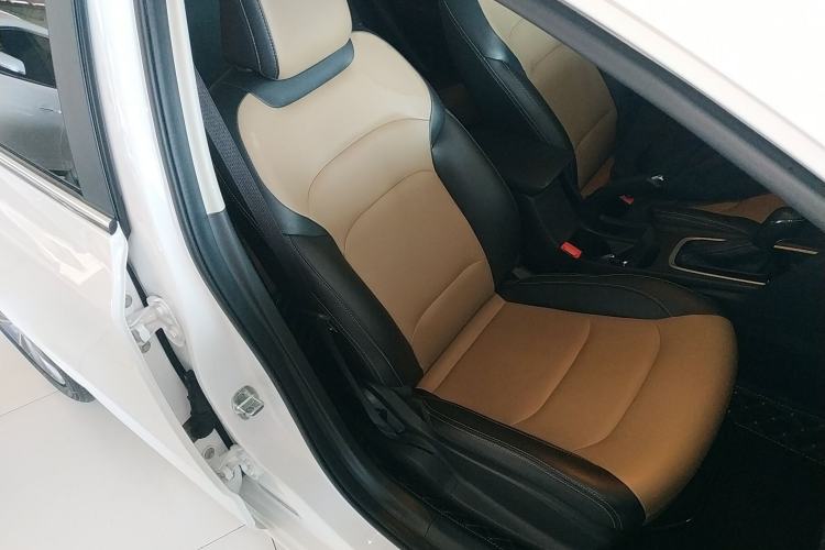 Used Chevrolet Monza 2020 320 Automatic Enjoyment Edition Right Front Seat