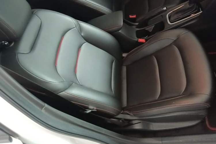 Used Chevrolet Monza 2020 Light Hybrid RS 330T Automatic Comfort Edition Right Front Seat