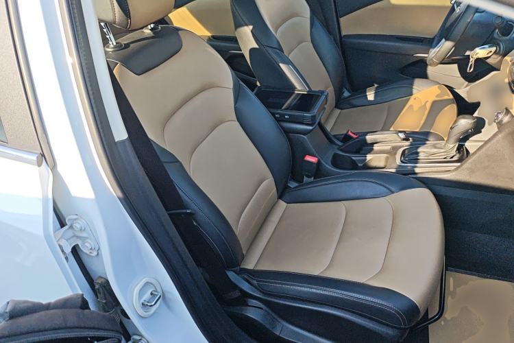 Used Chevrolet Monza 2020 320 Automatic Enjoyment Edition Right Front Seat