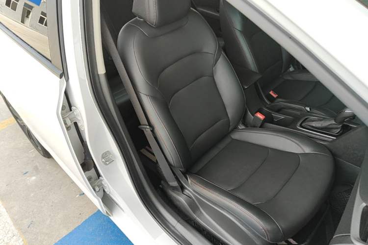 Used Chevrolet Monza 2020 Light Hybrid Redline 320T Dual-Clutch Thrilling Edition Right Front Seat