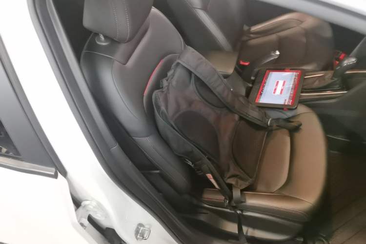 Used Chevrolet Monza 2020 Light Hybrid RS 330T Automatic Comfort Edition Right Front Seat