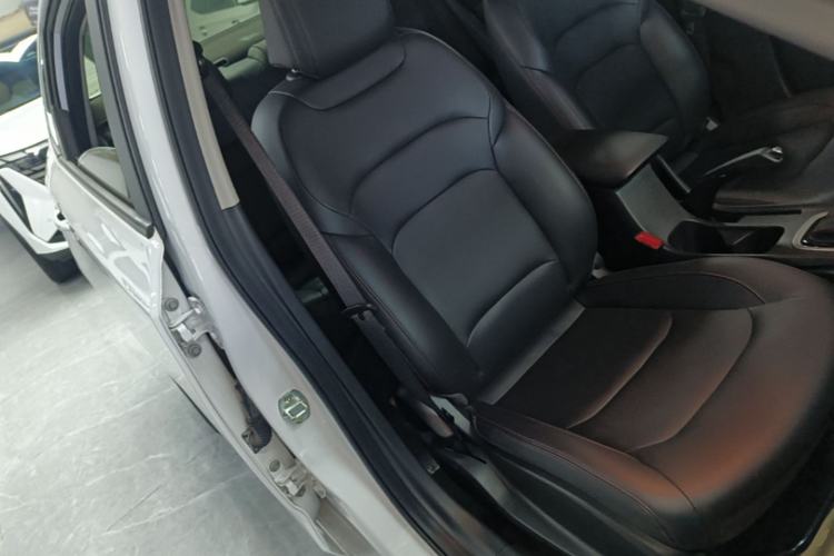 Used Chevrolet Monza 2020 Light Hybrid Redline 320T Dual-Clutch Thrilling Edition Right Front Seat