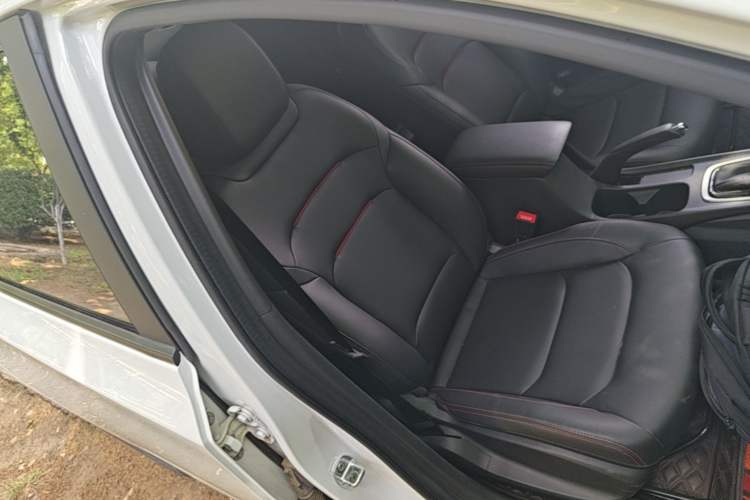 Used Chevrolet Monza 2020 Light Hybrid RS 330T Automatic Comfort Edition Right Front Seat