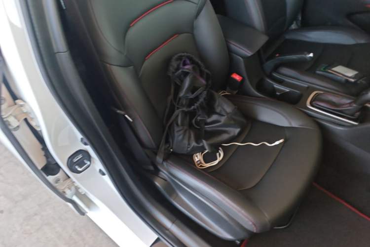 Used Chevrolet Monza 2020 Light Hybrid RS 330T Automatic Comfort Edition Right Front Seat