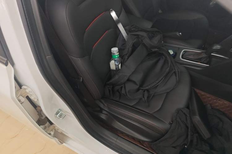 Used Chevrolet Monza 2020 Light Hybrid RS 330T Automatic Comfort Edition Right Front Seat
