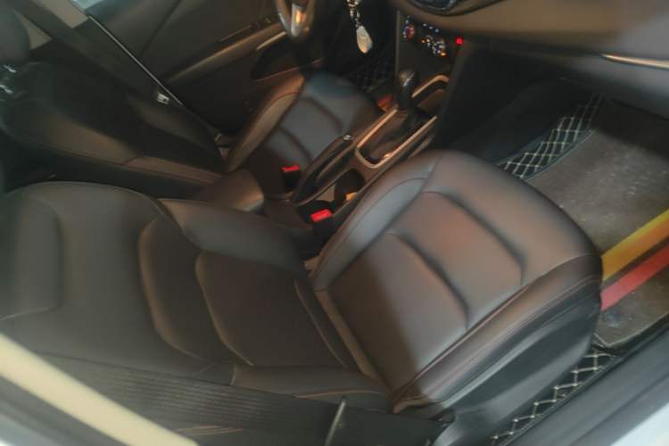 Used Chevrolet Monza 2020 Light Hybrid Redline 320T Dual-Clutch Thrilling Edition Right Front Seat