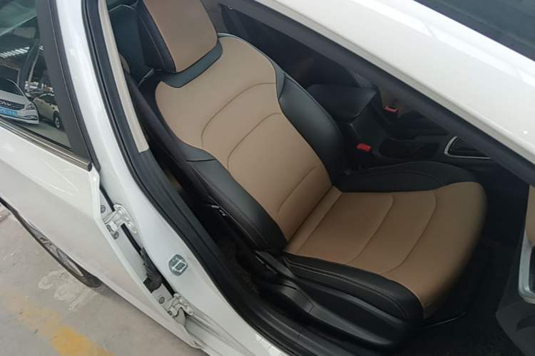 Used Chevrolet Monza 2020 320 Automatic Enjoyment Edition Right Front Seat