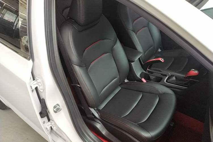 Used Chevrolet Monza 2020 Light Hybrid RS 330T Automatic Comfort Edition Right Front Seat