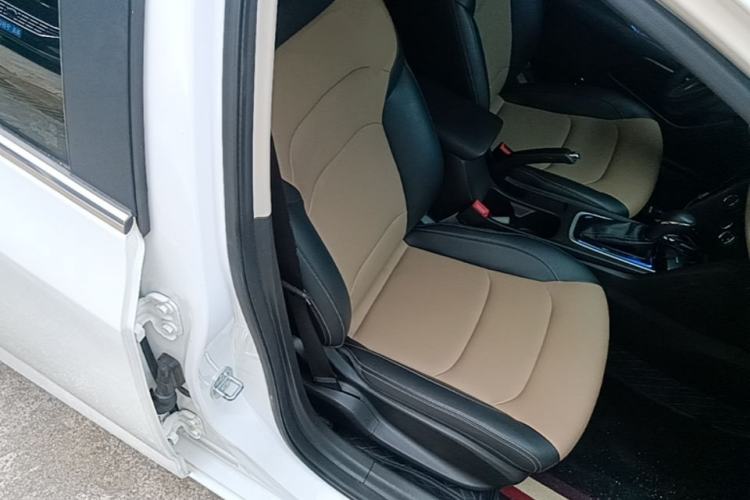 Used Chevrolet Monza 2020 320 Automatic Enjoyment Edition Right Front Seat