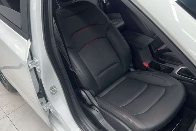 Used Chevrolet Monza 2020 Light Hybrid RS 330T Automatic Comfort Edition Right Front Seat