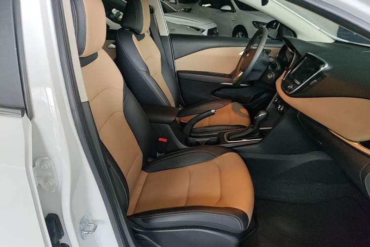 Used Chevrolet Monza 2020 320 Automatic Enjoyment Edition Right Front Seat