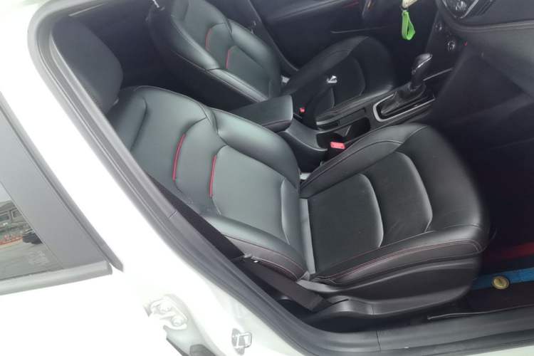 Used Chevrolet Monza 2020 Light Hybrid RS 330T Automatic Comfort Edition Right Front Seat