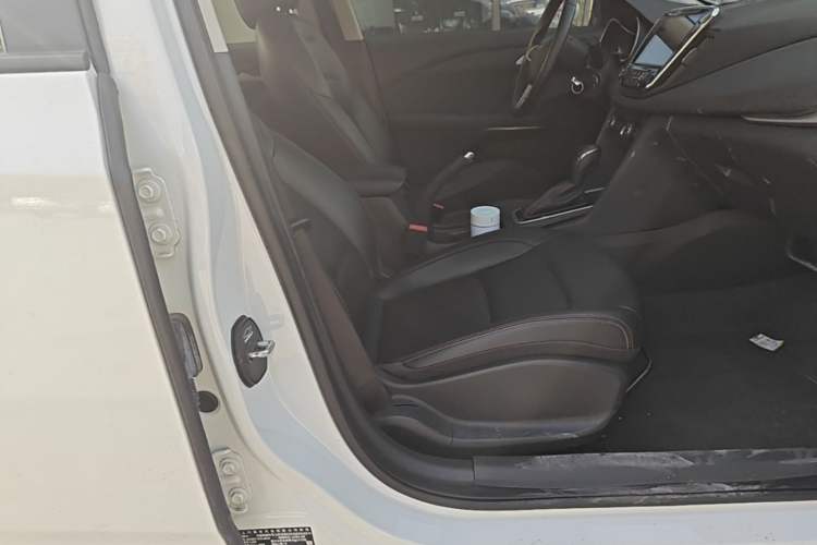 Used Chevrolet Monza 2020 Light Hybrid Redline 320T Dual-Clutch Joyful Edition Right Front Seat