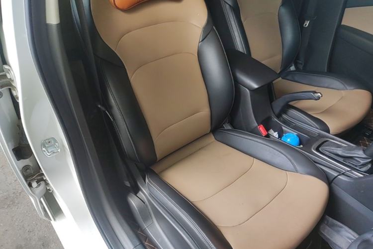 Used Chevrolet Monza 2020 320 Automatic Enjoyment Edition Right Front Seat