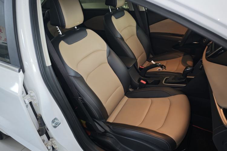 Used Chevrolet Monza 2020 320 Automatic Enjoyment Edition Right Front Seat