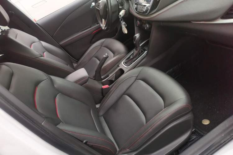 Used Chevrolet Monza 2020 Light Hybrid RS 330T Automatic Comfort Edition Right Front Seat